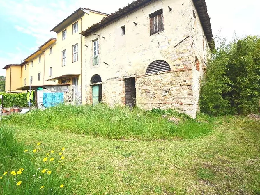 Immagine 5 di Deposito in vendita  a Capannori