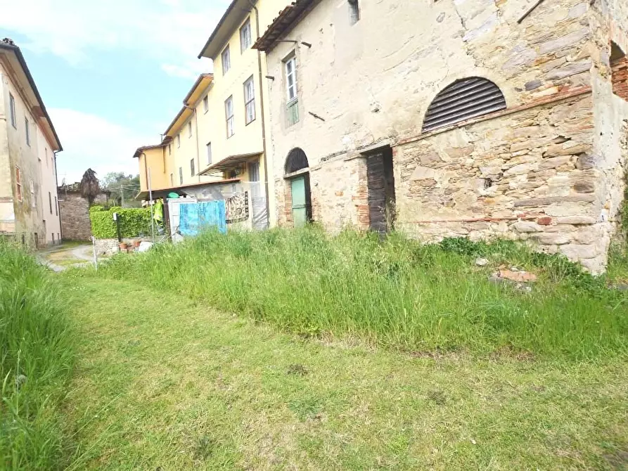 Immagine 4 di Deposito in vendita  a Capannori