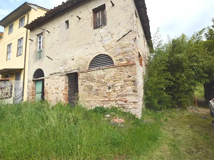 Immagine 3 di Deposito in vendita  a Capannori