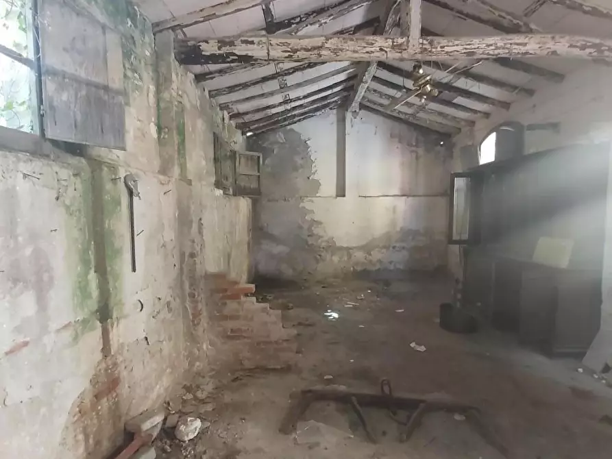 Immagine 7 di Attività artigianale in vendita  a Carrara