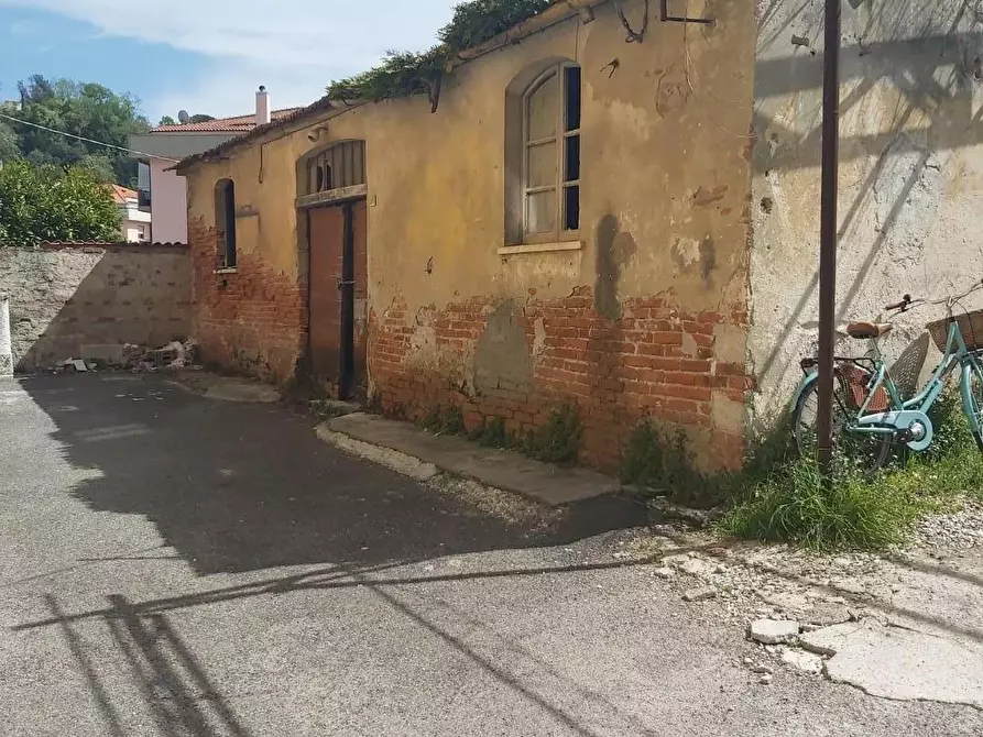 Immagine 10 di Attività artigianale in vendita  a Carrara