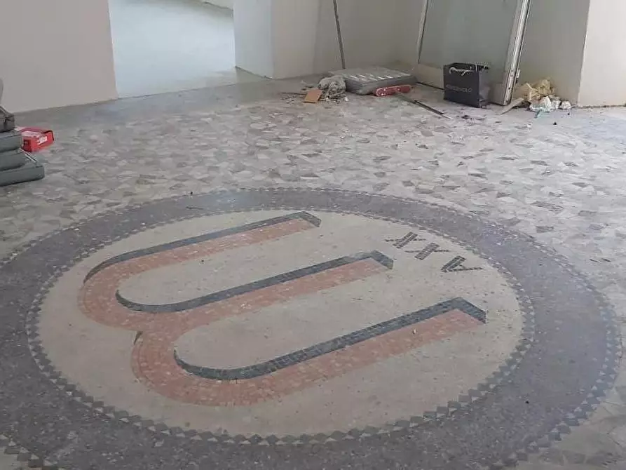 Immagine 3 di Attività artigianale in affitto  a Massa