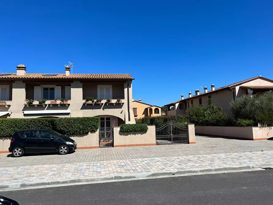 Immagine 7 di Casa bifamiliare in vendita  a Calcinaia