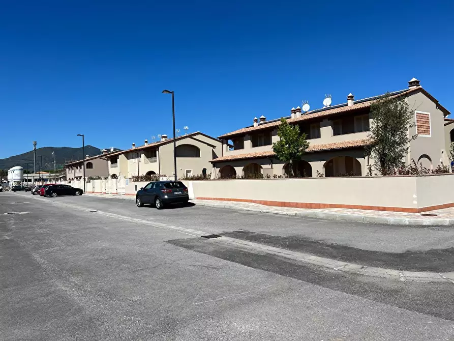 Immagine 2 di Casa bifamiliare in vendita  a Calcinaia