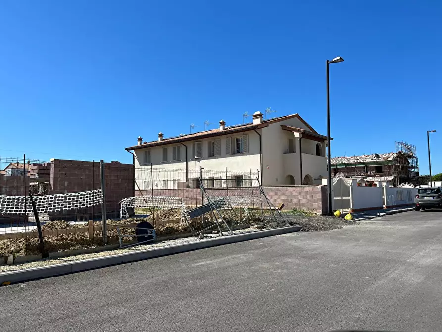 Immagine 3 di Casa bifamiliare in vendita  a Calcinaia