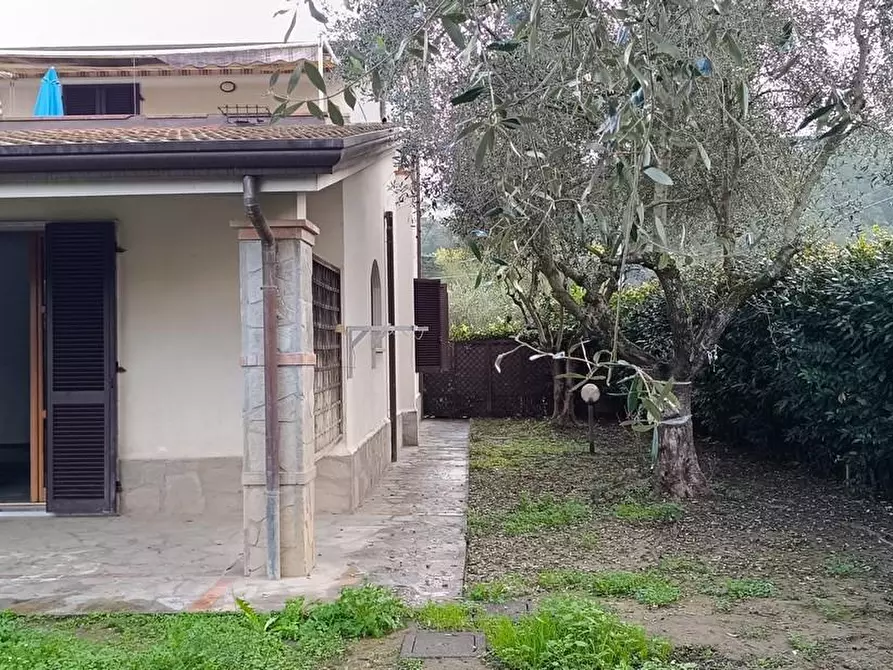 Immagine 40 di Casa semindipendente in vendita  a Castelnuovo Magra