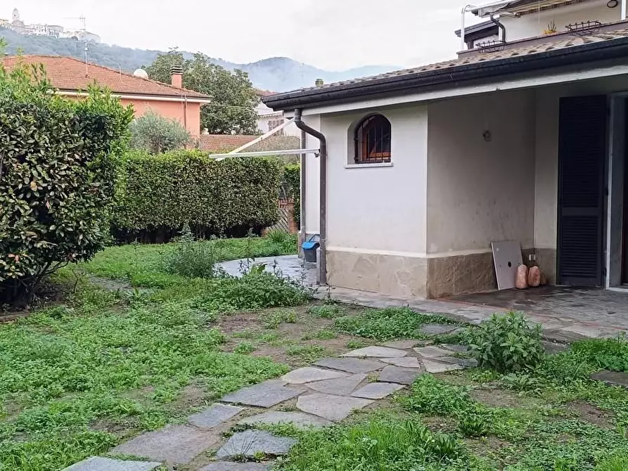 Immagine 42 di Casa semindipendente in vendita  a Castelnuovo Magra