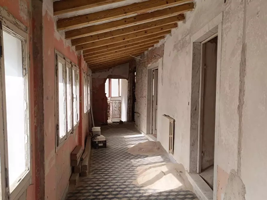 Immagine 11 di Casa semindipendente in vendita  a Carrara