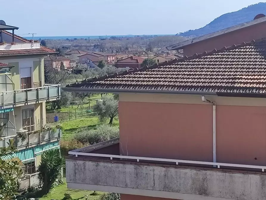 Immagine 12 di Appartamento in vendita  a Castelnuovo Magra