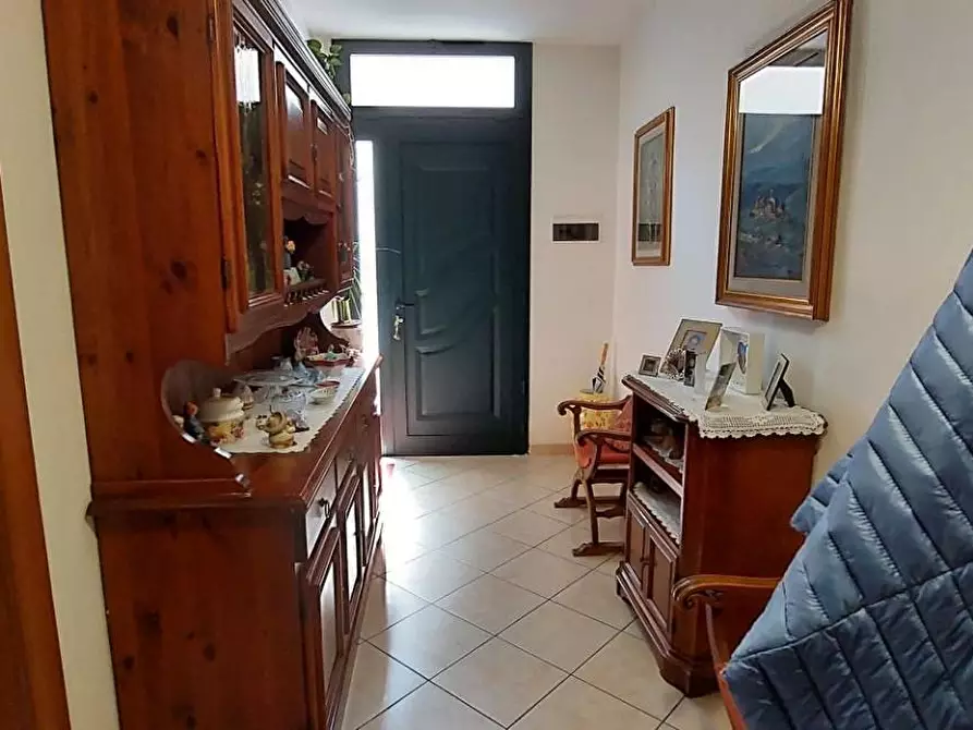 Immagine 1 di Villa in vendita  a Viareggio