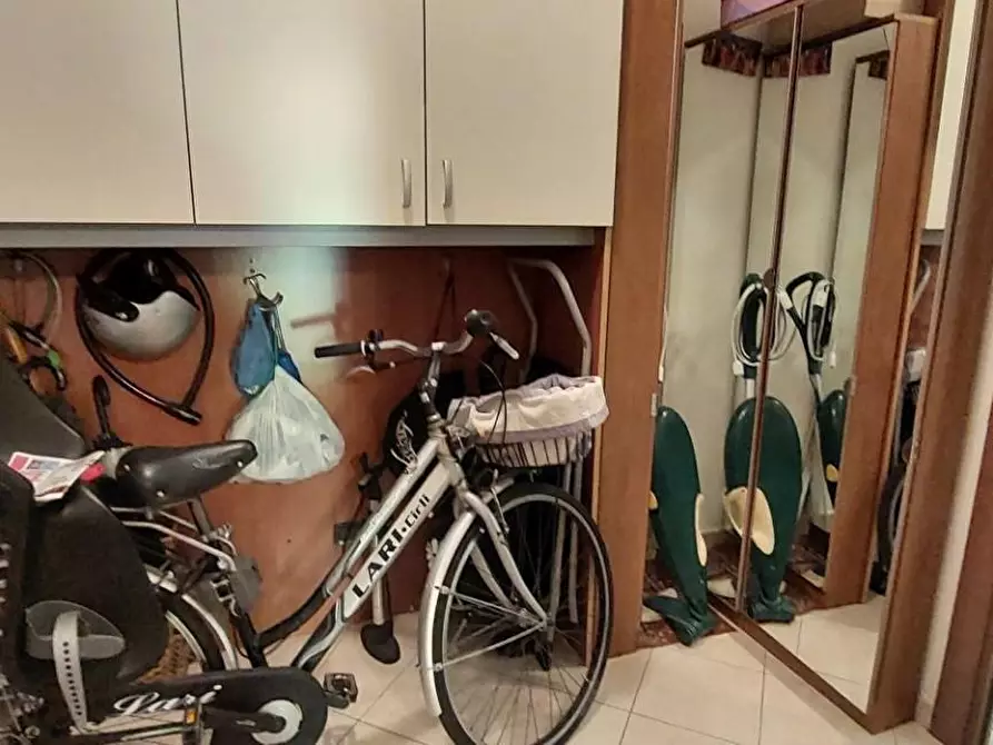 Immagine 49 di Villa in vendita  a Viareggio