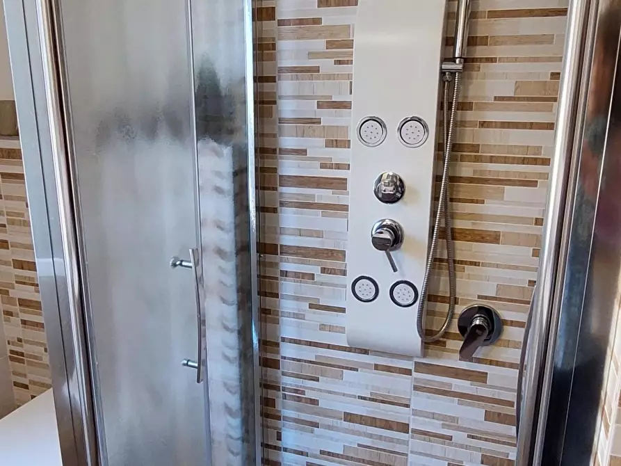 Immagine 29 di Villa in vendita  a Viareggio