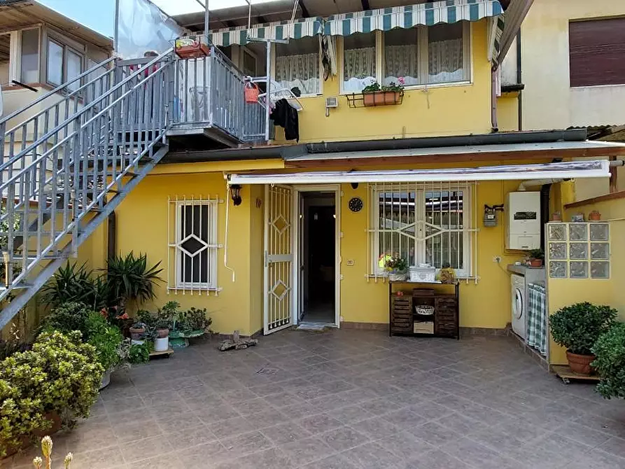 Immagine 40 di Villa in vendita  a Viareggio