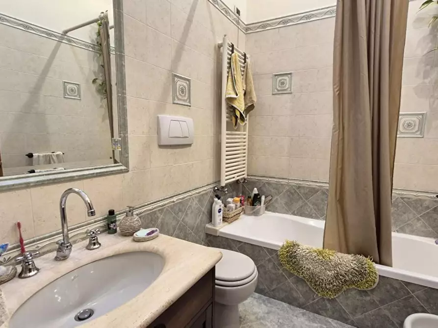 Immagine 90 di Villa in vendita  a Viareggio