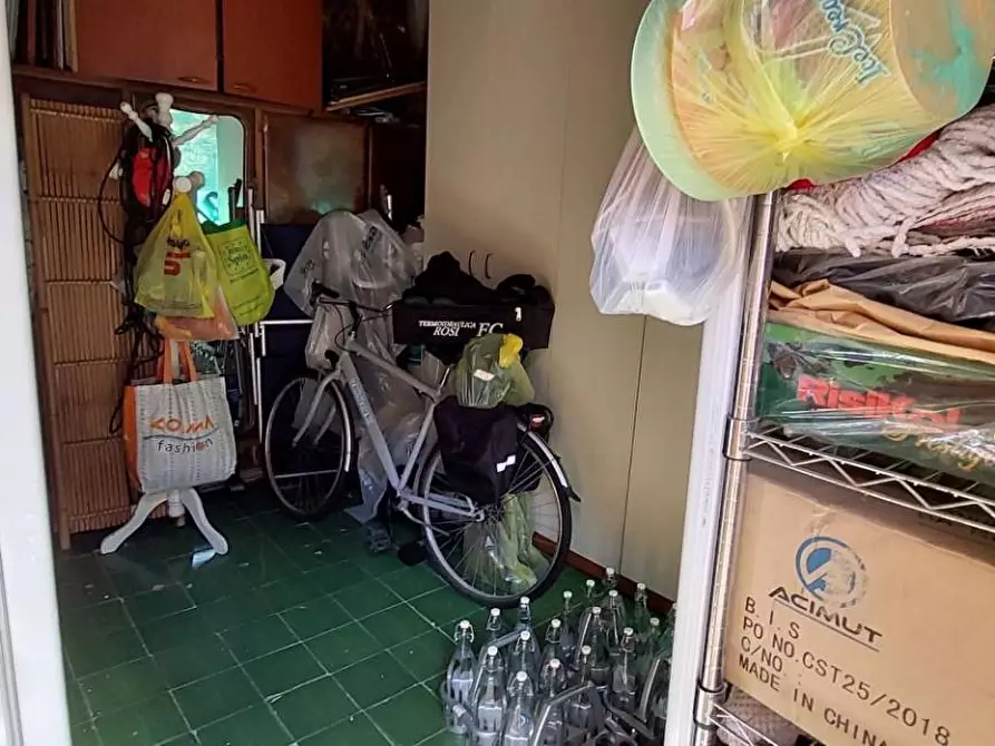 Immagine 43 di Villa in vendita  a Viareggio