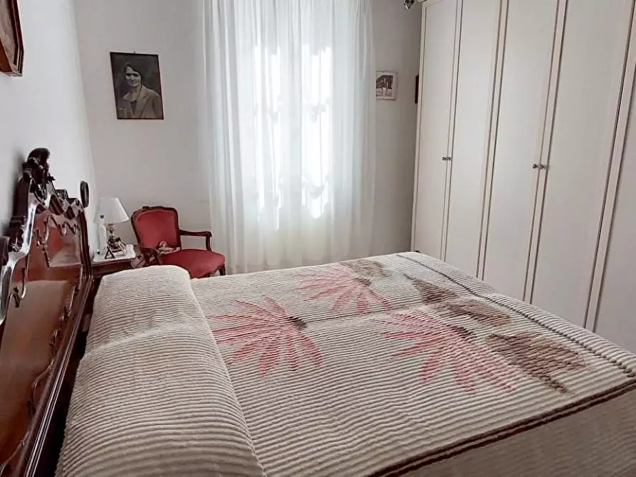 Immagine 21 di Villa in vendita  a Viareggio