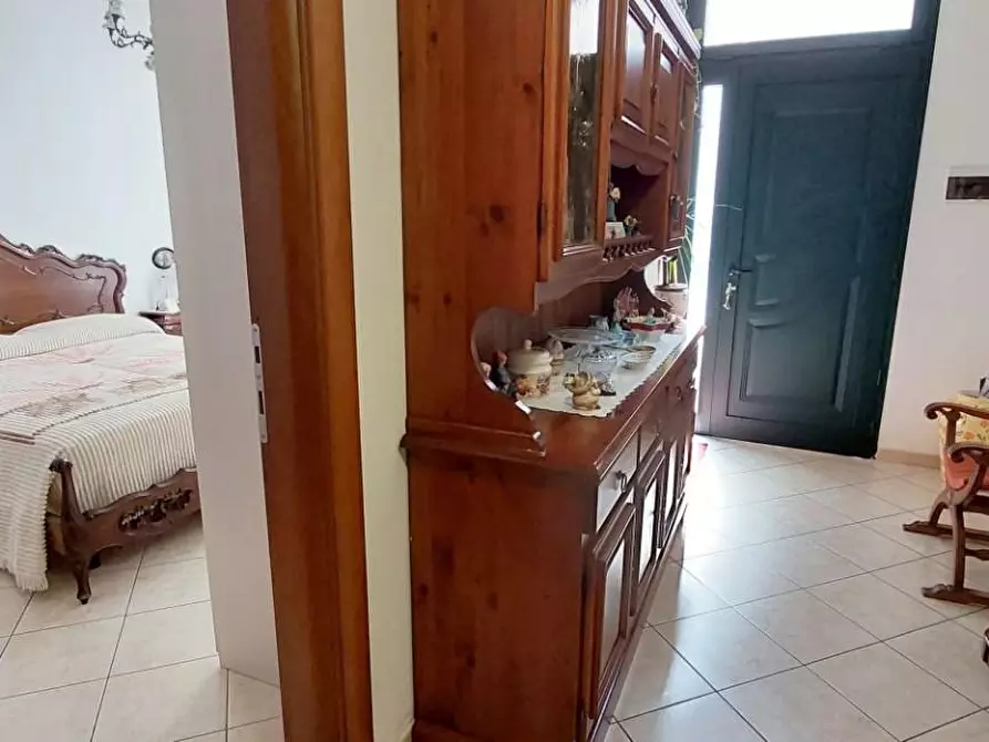 Immagine 2 di Villa in vendita  a Viareggio