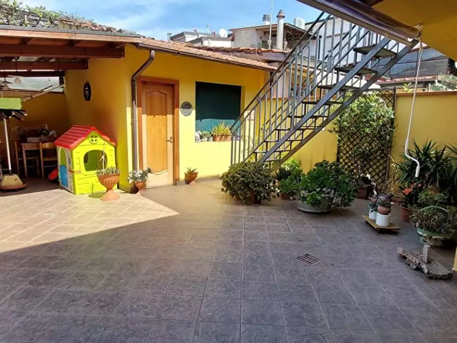 Immagine 37 di Villa in vendita  a Viareggio