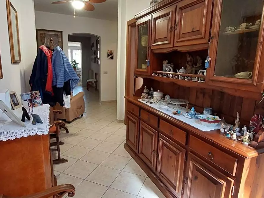 Immagine 4 di Villa in vendita  a Viareggio