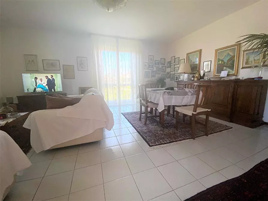 Immagine 2 di Casa bifamiliare in vendita  a Massa