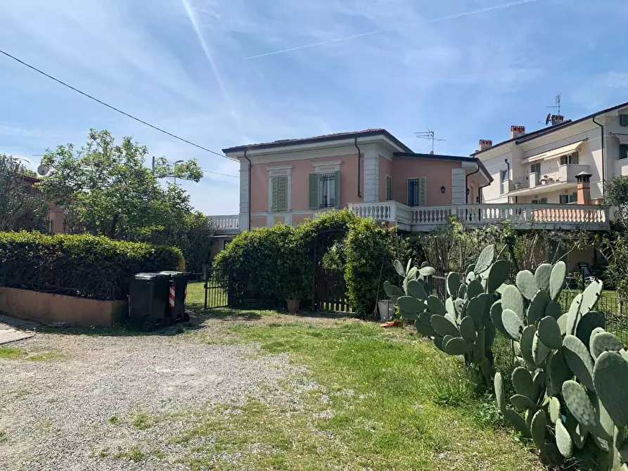 Immagine 3 di Porzione di casa in vendita  a Carrara