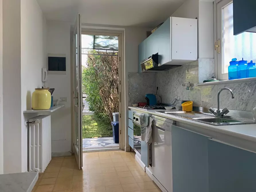 Immagine 11 di Porzione di casa in vendita  a Carrara