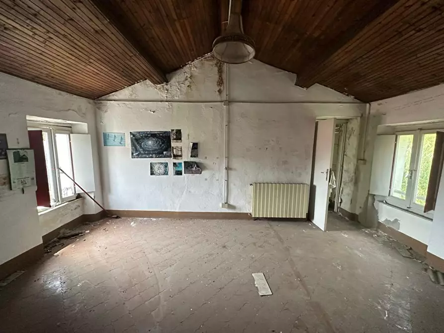 Immagine 34 di Porzione di casa in vendita  a Montignoso