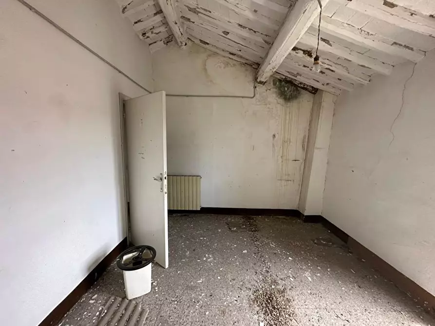 Immagine 27 di Porzione di casa in vendita  a Montignoso