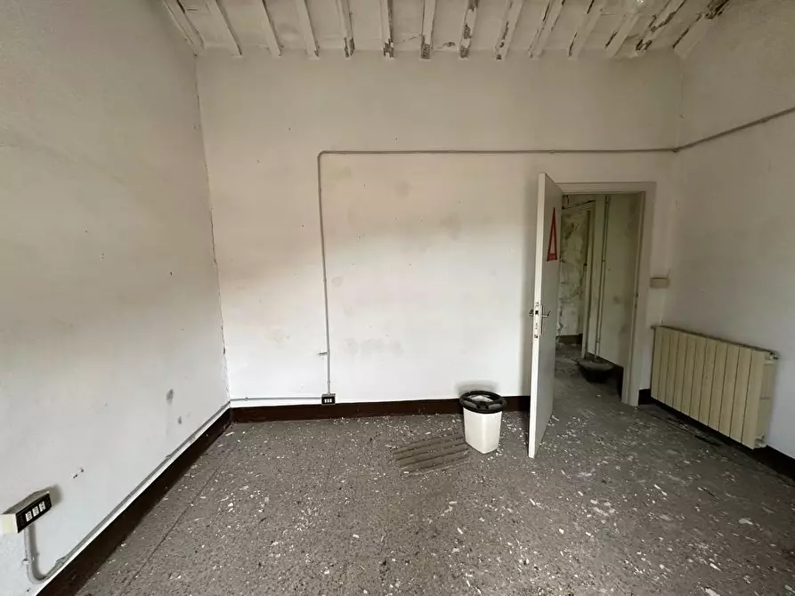 Immagine 38 di Porzione di casa in vendita  a Montignoso