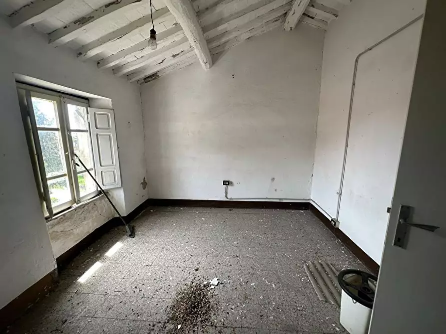 Immagine 28 di Porzione di casa in vendita  a Montignoso