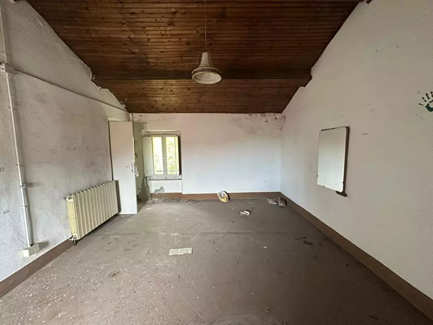 Immagine 39 di Porzione di casa in vendita  a Montignoso