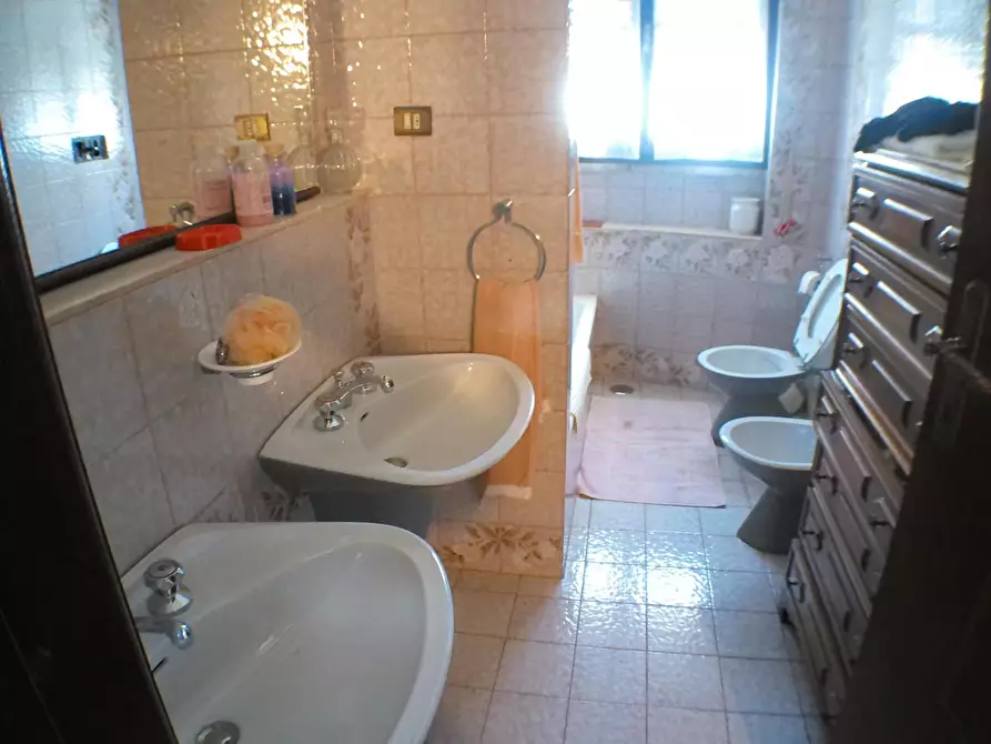 Immagine 2 di Appartamento in vendita  a Carrara