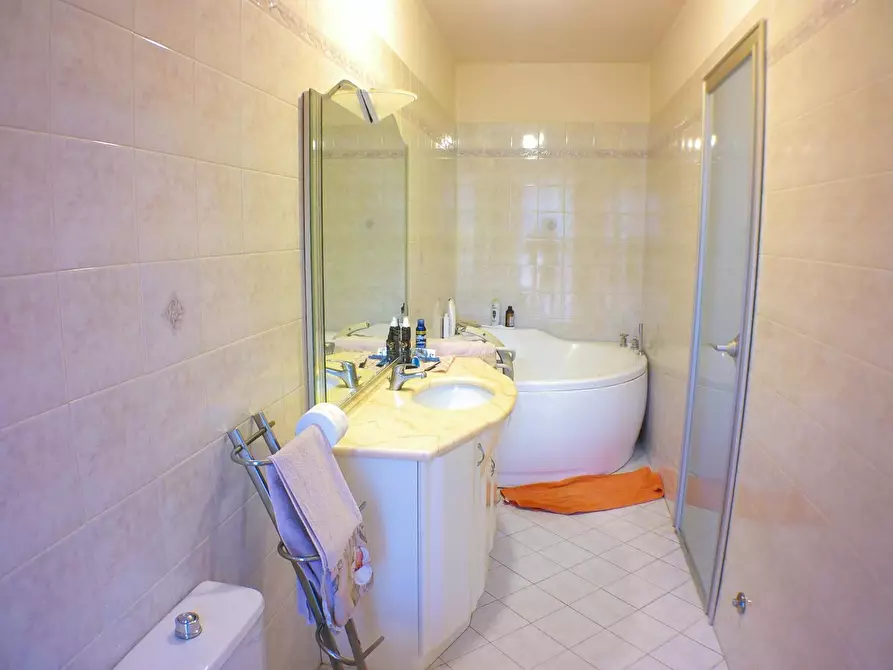 Immagine 11 di Villetta a schiera in vendita  a Carrara