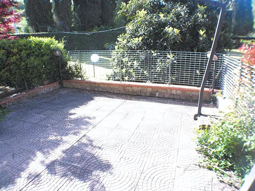 Immagine 17 di Villetta a schiera in vendita  a Carrara