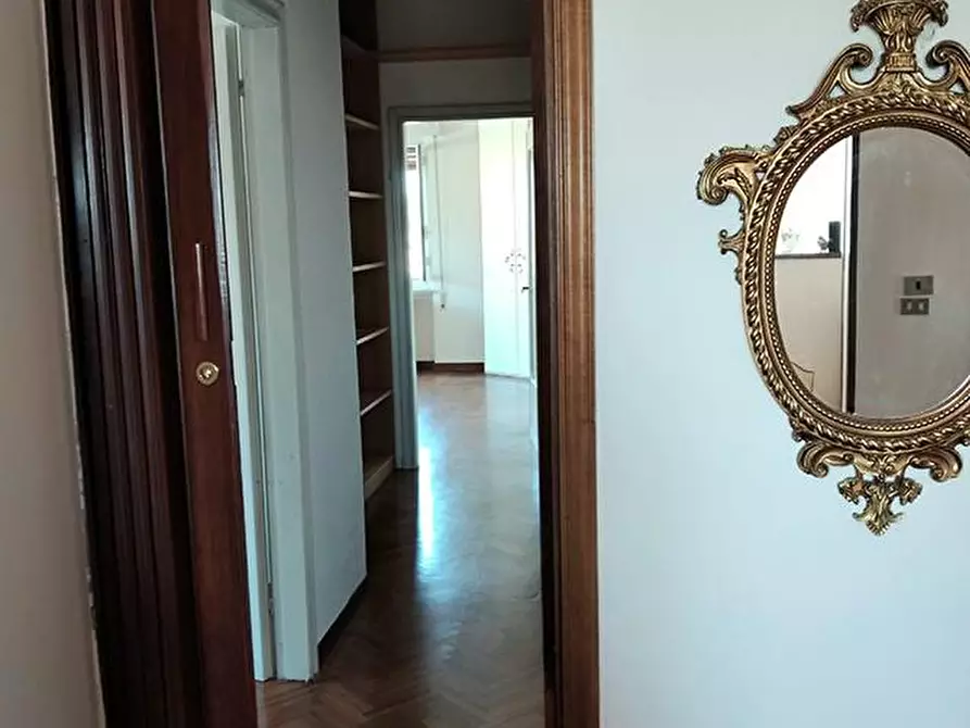 Immagine 11 di Mansarda in vendita  a Carrara