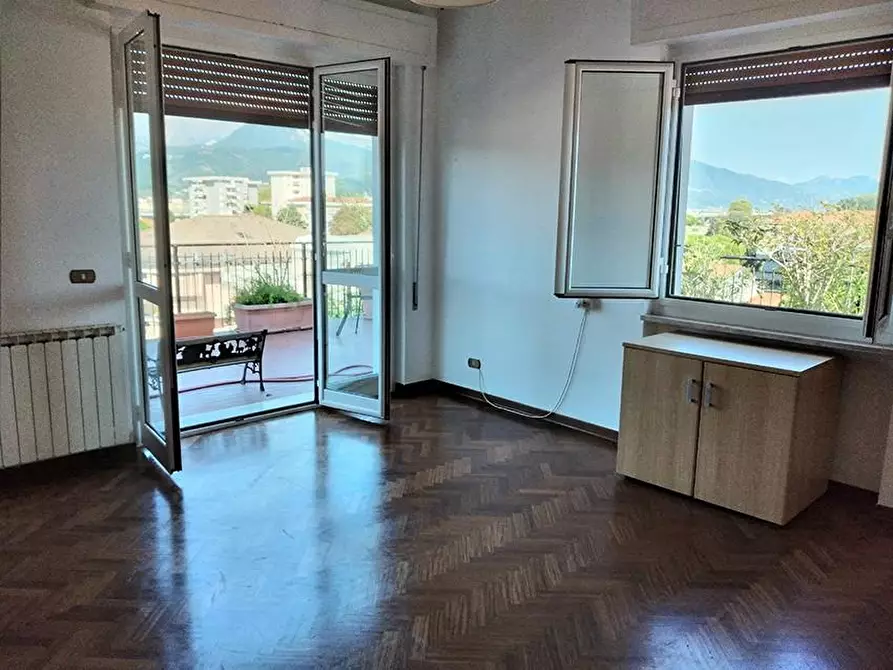 Immagine 13 di Mansarda in vendita  a Carrara