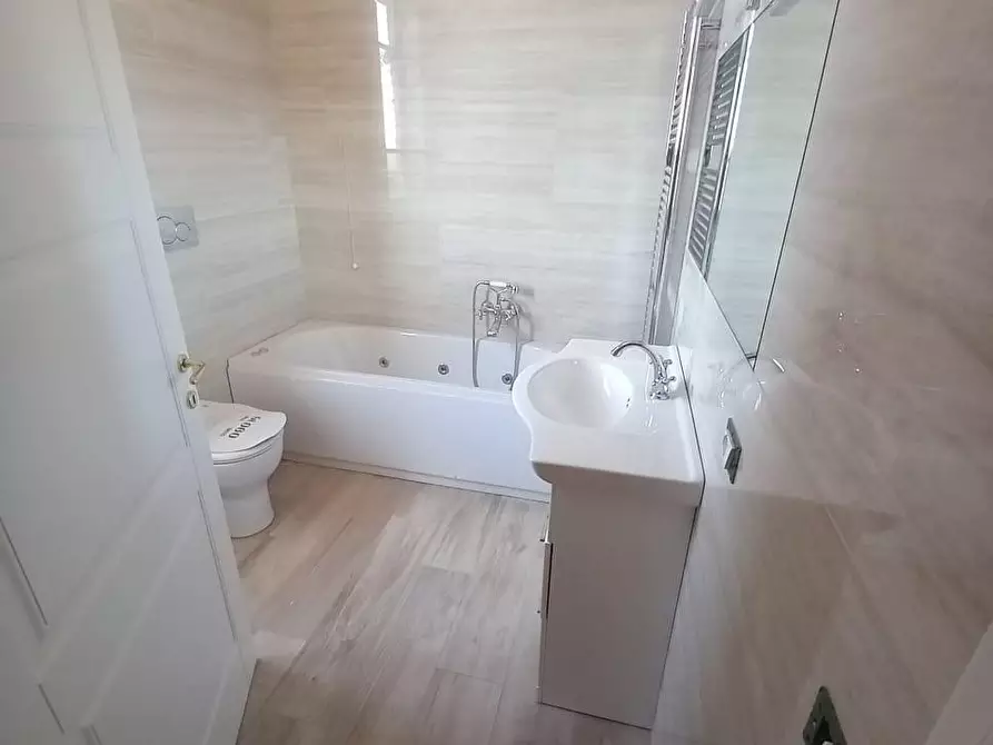 Immagine 14 di Villa in vendita  a Pietrasanta