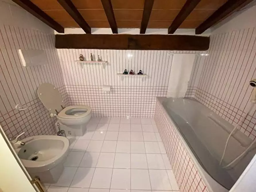 Immagine 40 di Casa colonica in vendita  a Buggiano