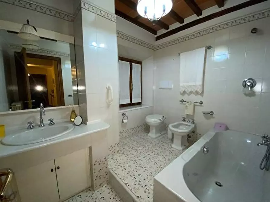 Immagine 42 di Casa colonica in vendita  a Buggiano