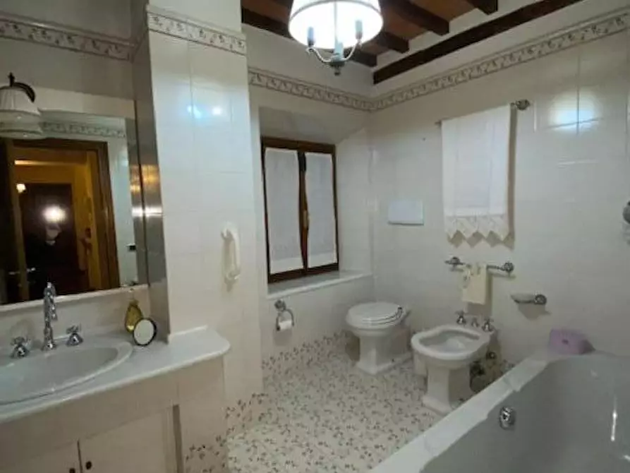 Immagine 41 di Casa colonica in vendita  a Buggiano