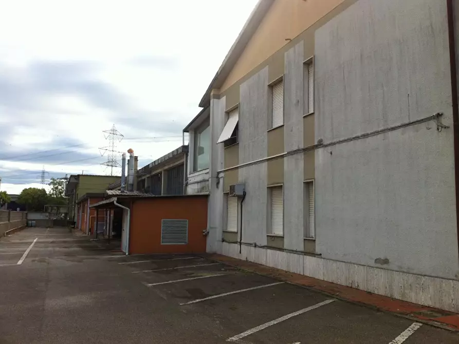 Immagine 25 di Attività artigianale in vendita  a Bientina