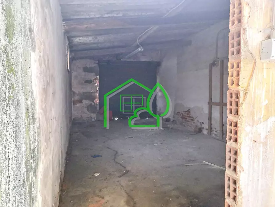 Immagine 26 di Capannone industriale in vendita  a Viareggio