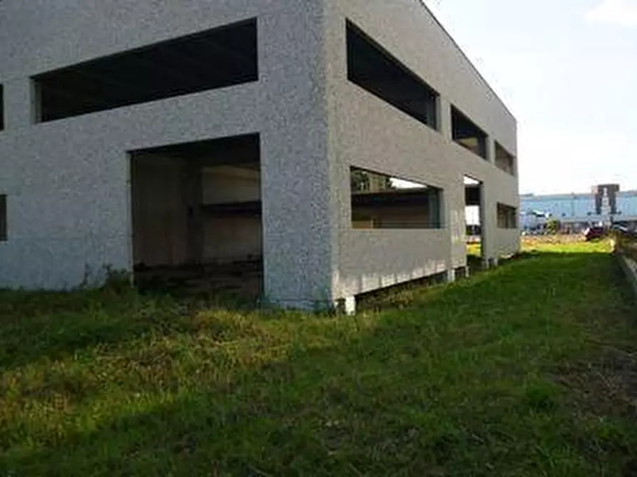 Immagine 1 di Capannone industriale in vendita  a Castelnuovo Magra
