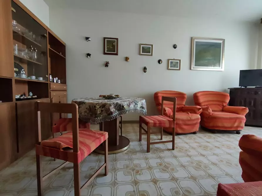 Immagine 2 di Appartamento in affitto  a Massa