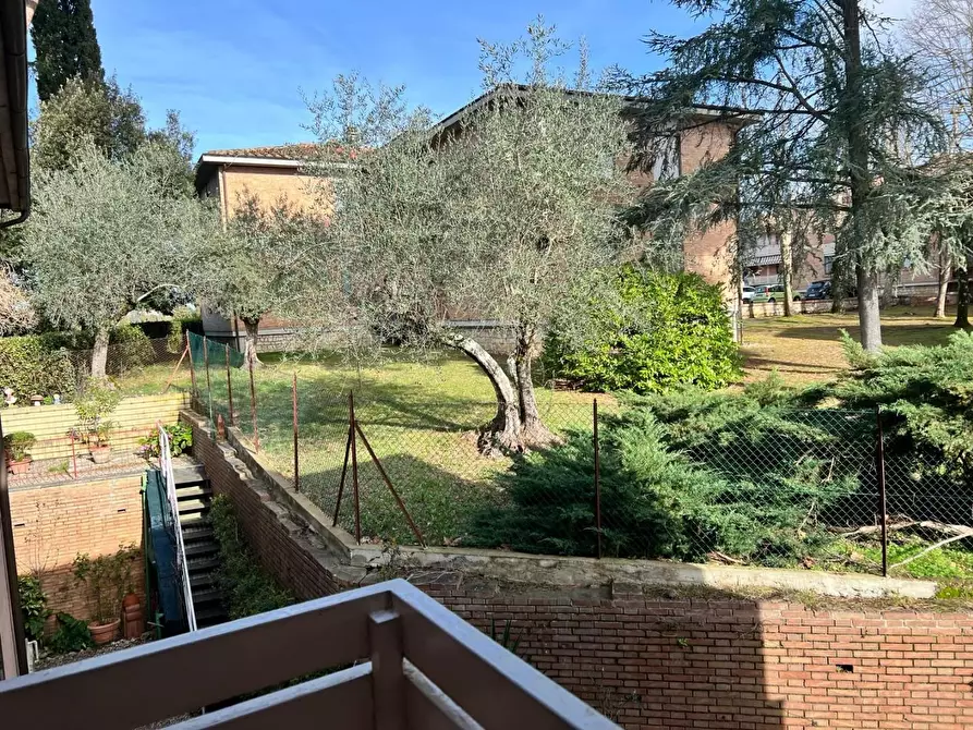 Immagine 1 di Appartamento in vendita  a Siena