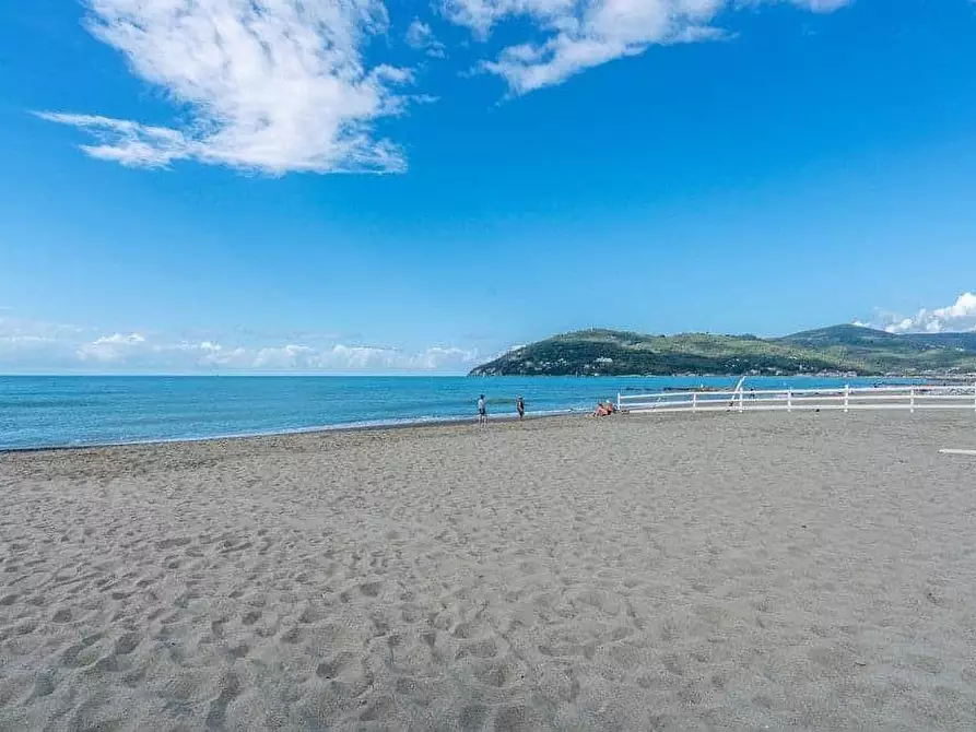 Immagine 57 di Appartamento in vendita  a Ameglia