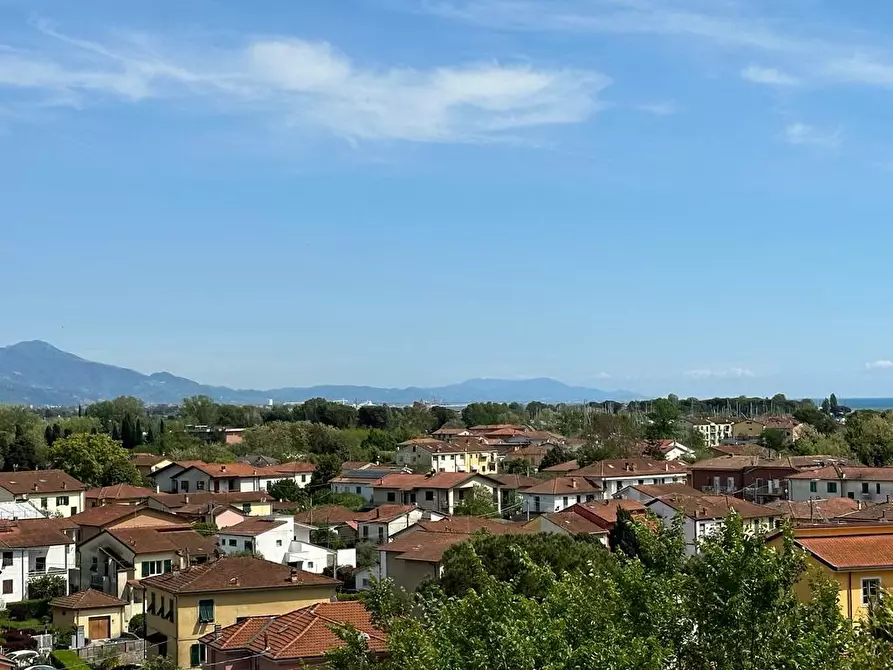 Immagine 13 di Appartamento in vendita  a Ameglia