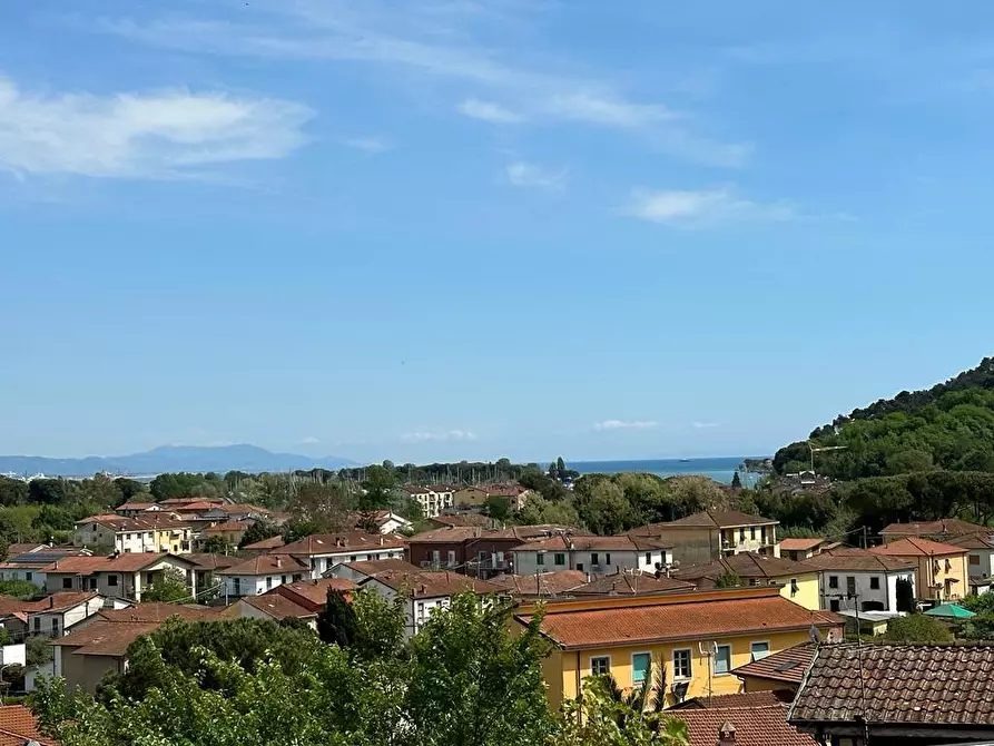 Immagine 5 di Appartamento in vendita  a Ameglia