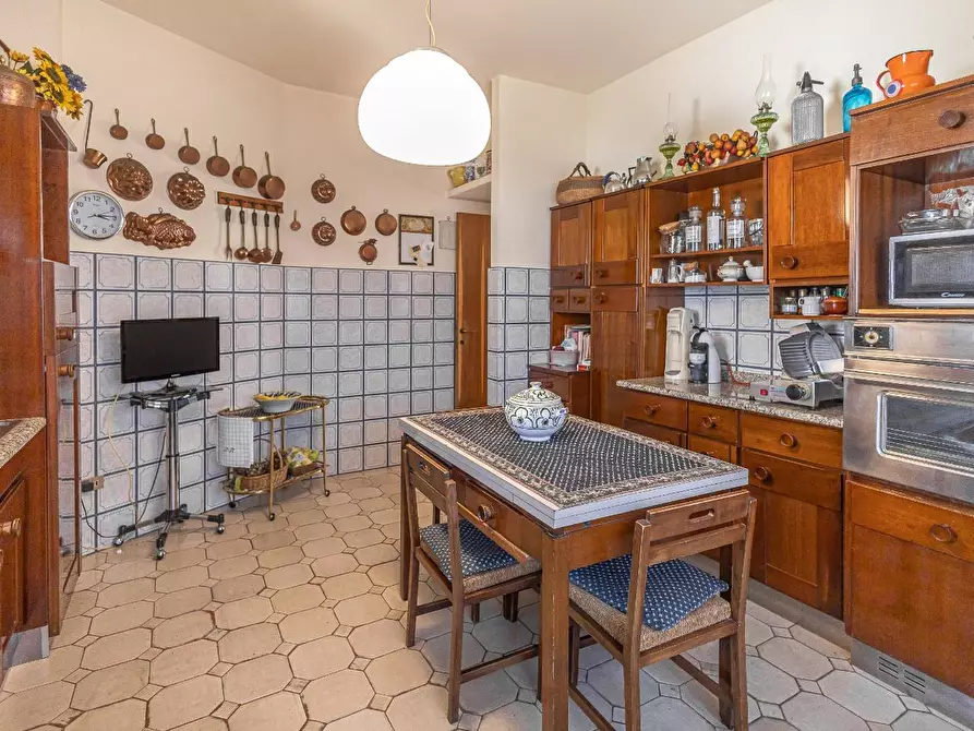 Immagine 8 di Villa in vendita  a Pontedera