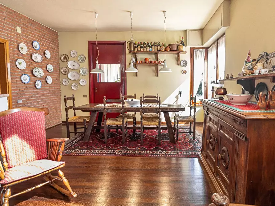 Immagine 11 di Villa in vendita  a Pontedera